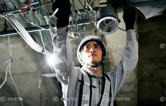 創業昭和52年<br />
電気工事の専門技術と実績